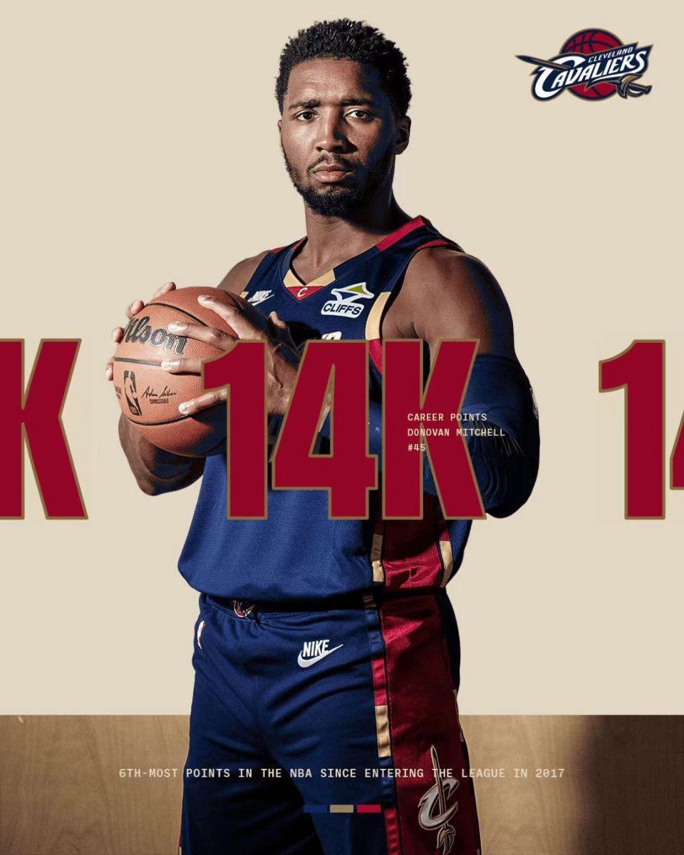 b体育官网-库里巴特勒缺席勇士险胜骑士 米切尔29+7三分迎14000分里程碑